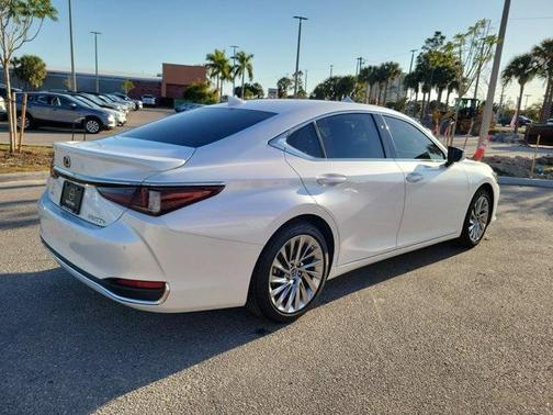2023 Lexus ES 300h Luxury