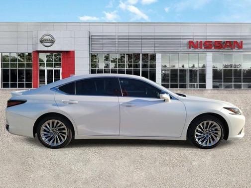 2023 Lexus ES 300h Luxury