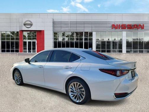 2023 Lexus ES 300h Luxury