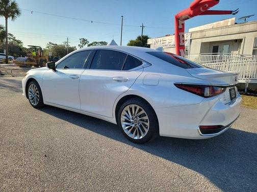2023 Lexus ES 300h Luxury