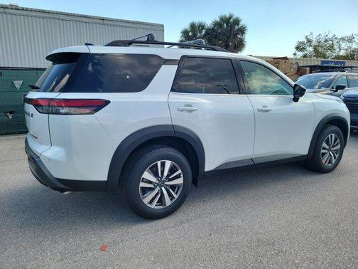 Everest White Pearl Tricoat 2026 Nissan Pathfinder SL