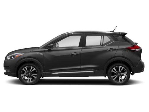 Cayenne Red/Super Black 2018 Nissan Kicks SR