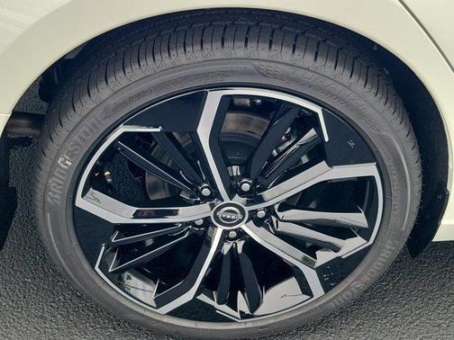 Pearl White Tricoat 2026 Nissan Altima SR FWD