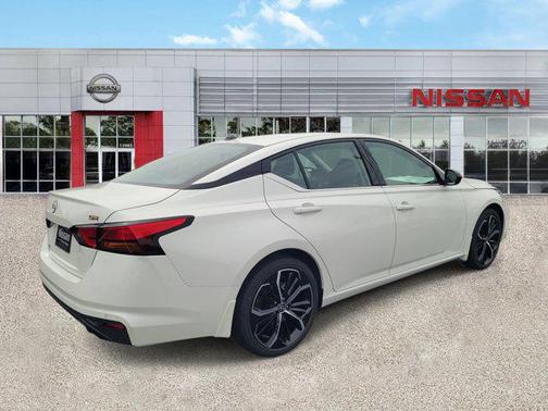 Pearl White Tricoat 2026 Nissan Altima SR FWD