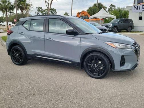 2023 Nissan Kicks SR