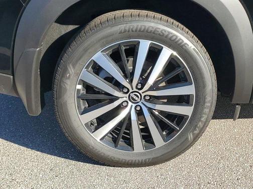 2025 Nissan Pathfinder Platinum FWD
