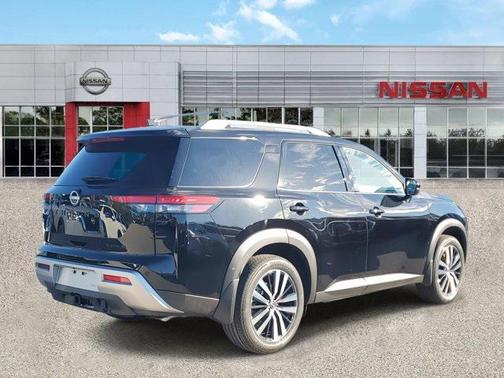 2025 Nissan Pathfinder Platinum FWD