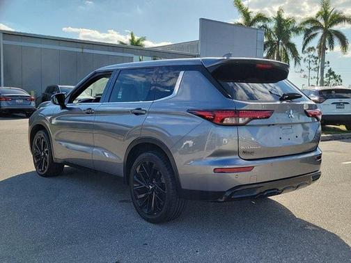 2022 Mitsubishi Outlander SE