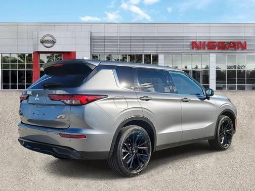 2022 Mitsubishi Outlander SE