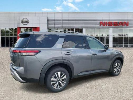 2025 Nissan Pathfinder SL FWD