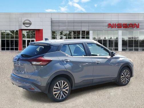 2022 Nissan Kicks SV