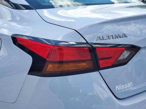 2025 Nissan Altima SR FWD