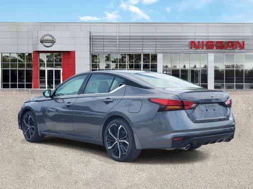 2025 Nissan Altima SR FWD