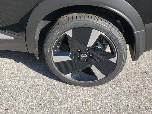 Super Black 2026 Nissan Kicks SR