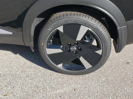 Super Black 2026 Nissan Kicks SR