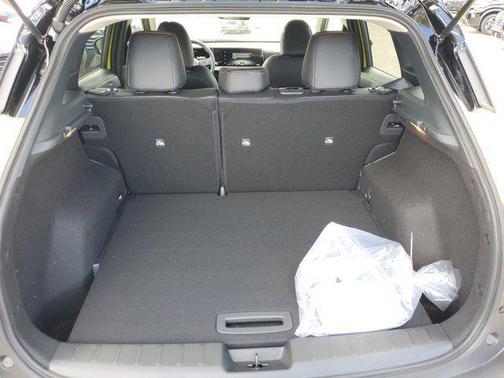Super Black 2026 Nissan Kicks SR
