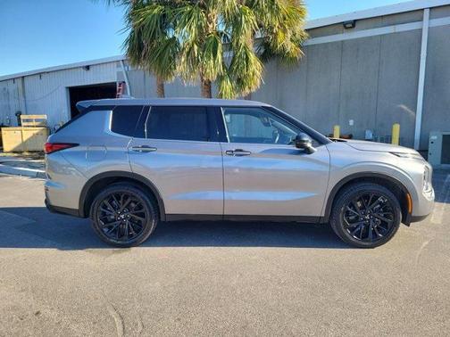 2022 Mitsubishi Outlander SE