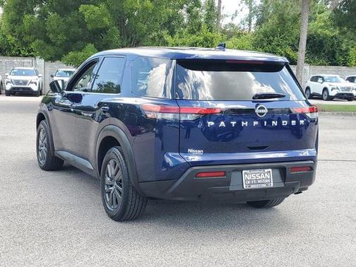2022 Nissan Pathfinder S 2WD