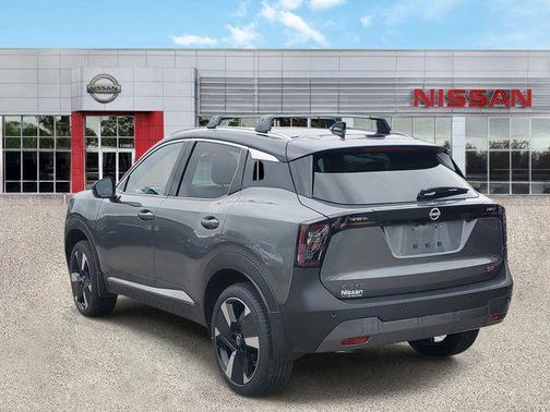 Gun Metallic/Super Black 2026 Nissan Kicks SR