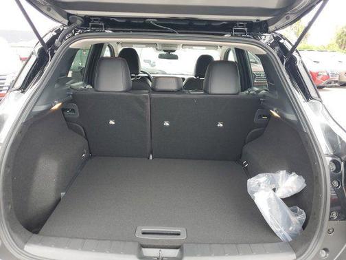 Gun Metallic/Super Black 2026 Nissan Kicks SR