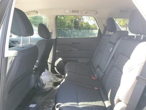 2025 Nissan Pathfinder SV FWD