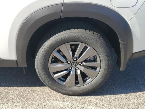 2025 Nissan Pathfinder SV FWD