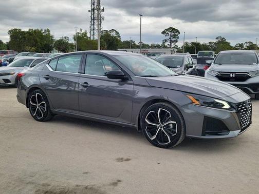 2025 Nissan Altima SR FWD