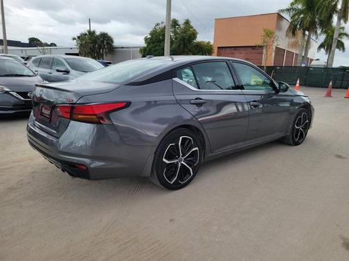 2025 Nissan Altima SR FWD