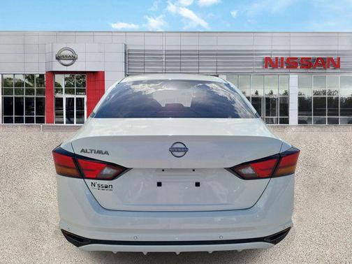 Glacier White 2023 Nissan Altima S FWD