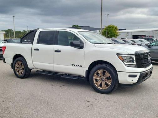 2024 Nissan Titan SV