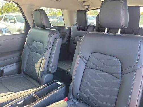 2025 Nissan Pathfinder Platinum 4WD