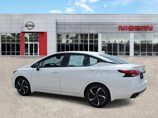 Aspen White Tricoat 2025 Nissan Versa 1.6 S