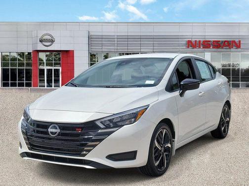 Aspen White Tricoat 2025 Nissan Versa 1.6 S