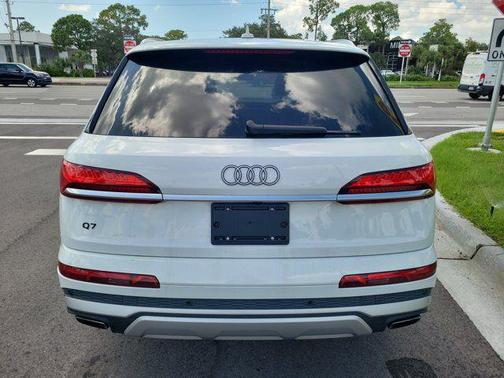 White 2025 Audi Q7 55 Premium Plus