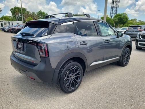 Gun Metallic/Super Black 2026 Nissan Kicks SR