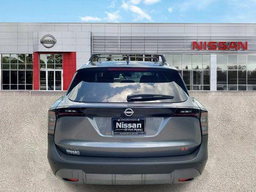 Gun Metallic/Super Black 2026 Nissan Kicks SR