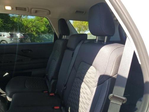 2025 Nissan Pathfinder S FWD