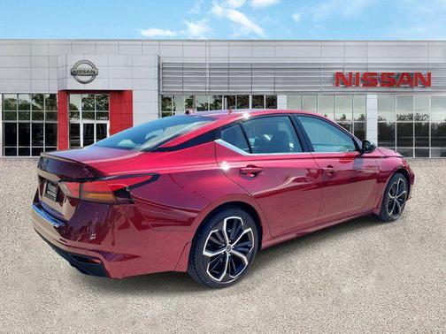 Scarlet Ember Tintcoat 2023 Nissan Altima SR FWD