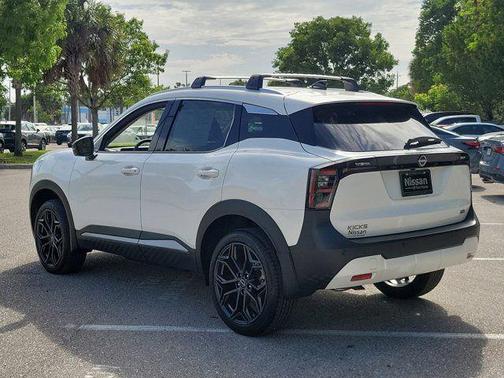 Aspen White Tricoat 2026 Nissan Kicks SR