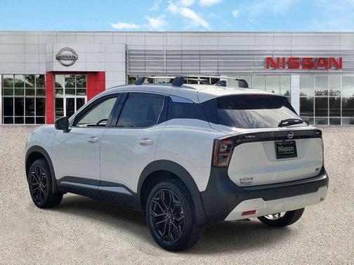 Aspen White Tricoat 2026 Nissan Kicks SR