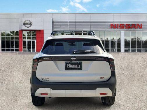 Aspen White Tricoat 2026 Nissan Kicks SR