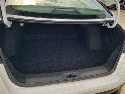 Aspen White Tricoat/Super Black 2026 Nissan Sentra SR