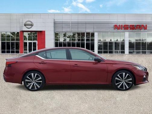 2022 Nissan Altima SR FWD