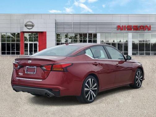 2022 Nissan Altima SR FWD