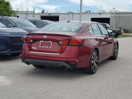 2022 Nissan Altima SR FWD