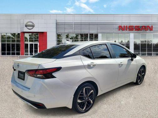 Aspen White Tricoat 2023 Nissan Versa 1.6 S