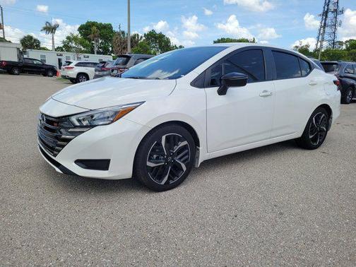 Aspen White Tricoat 2023 Nissan Versa 1.6 S