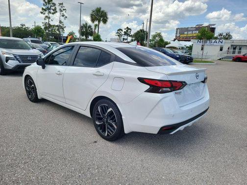 Aspen White Tricoat 2023 Nissan Versa 1.6 S