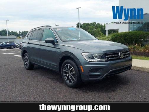 Photo 1 of 29 of 2019 Volkswagen Tiguan 2.0T SE
