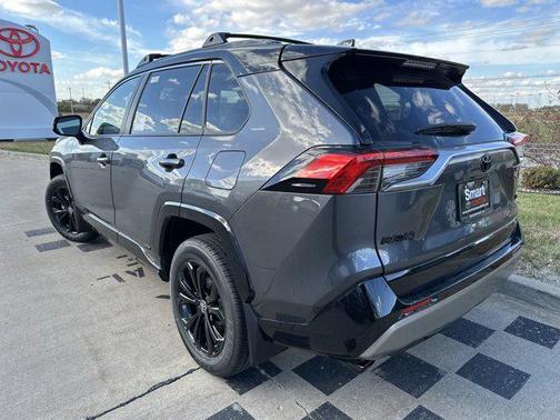 2025 Toyota RAV4 Hybrid SE